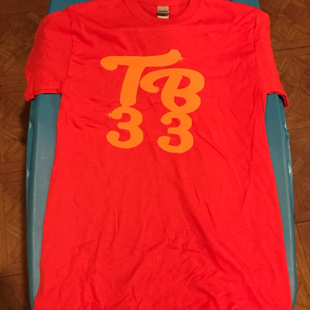 Logo tee